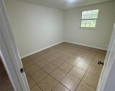 10601 N 52nd Street - Photo Thumbnail 4