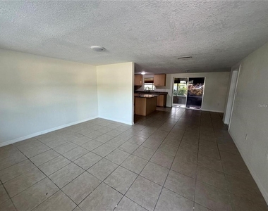 10601 N 52nd Street - Photo Thumbnail 8