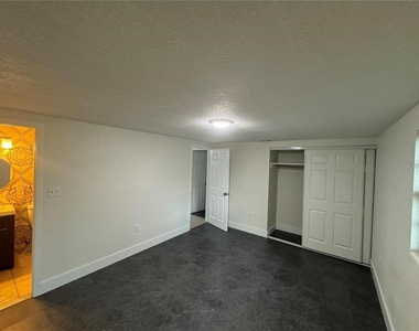 10601 N 52nd Street - Photo Thumbnail 6