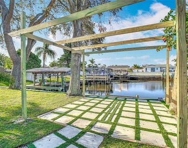 10704 Donbrese Avenue - Photo Thumbnail 35