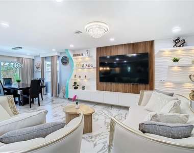 10704 Donbrese Avenue - Photo Thumbnail 5