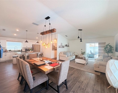 1084 Papaya Circle - Photo Thumbnail 9