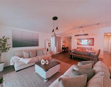 1084 Papaya Circle - Photo Thumbnail 14