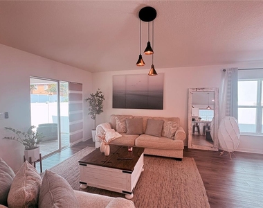 1084 Papaya Circle - Photo Thumbnail 12