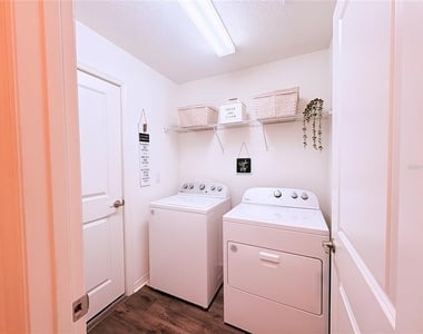 1084 Papaya Circle - Photo Thumbnail 25