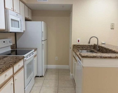 2208 Antigua Place - Photo Thumbnail 5