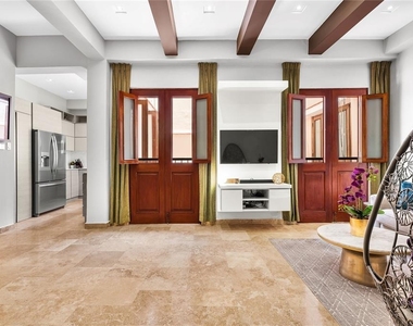 311 Luna St - Photo Thumbnail 4