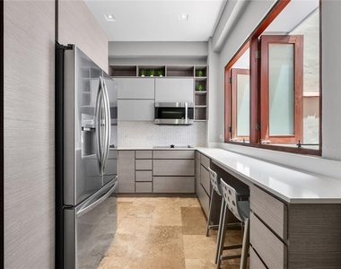 311 Luna St - Photo Thumbnail 11