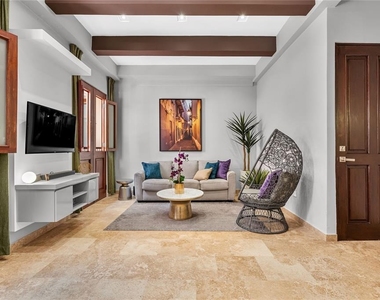 311 Luna St - Photo Thumbnail 2