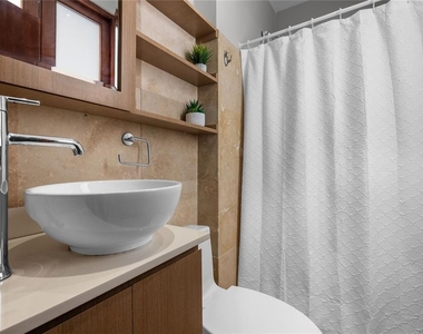 311 Luna St - Photo Thumbnail 19