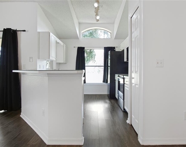 2492 Saint Augustine Boulevard - Photo Thumbnail 5