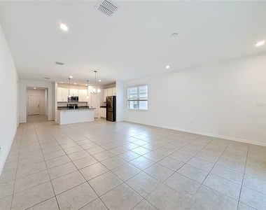 418 Quayside Avenue - Photo Thumbnail 2