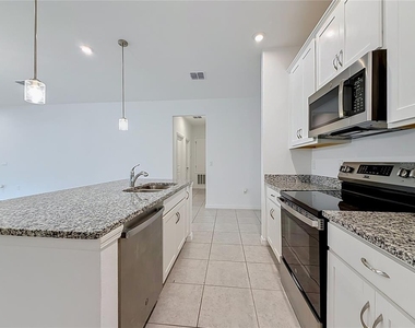 418 Quayside Avenue - Photo Thumbnail 8