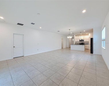 418 Quayside Avenue - Photo Thumbnail 10