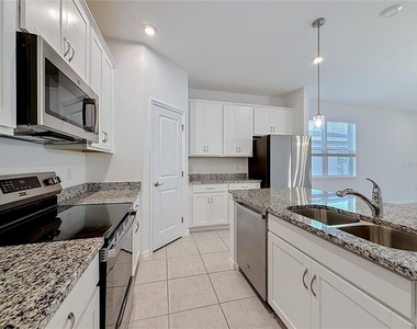 418 Quayside Avenue - Photo Thumbnail 5