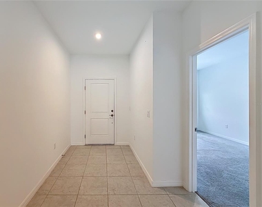 418 Quayside Avenue - Photo Thumbnail 3
