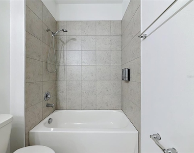 418 Quayside Avenue - Photo Thumbnail 28