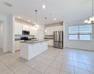 418 Quayside Avenue - Photo Thumbnail 4