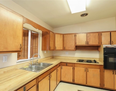 1704 Edmundshire Road - Photo Thumbnail 6