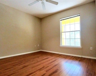 10017 Courtney Palms Boulevard - Photo Thumbnail 5