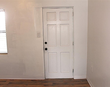 520 Hacienda Court - Photo Thumbnail 3