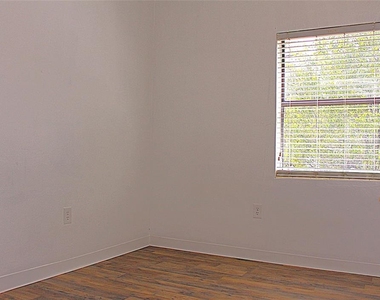 520 Hacienda Court - Photo Thumbnail 13