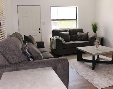 520 Hacienda Court - Photo Thumbnail 4