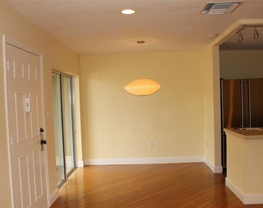 138 W America Street - Photo Thumbnail 3