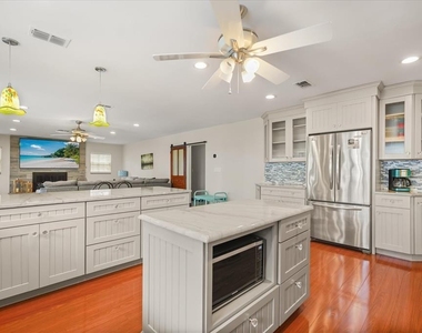 9118 Edgewater Drive - Photo Thumbnail 11