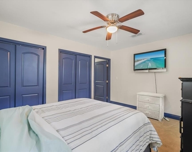9118 Edgewater Drive - Photo Thumbnail 24