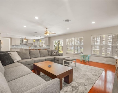 9118 Edgewater Drive - Photo Thumbnail 4
