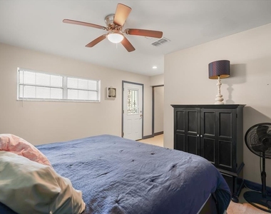 9118 Edgewater Drive - Photo Thumbnail 17