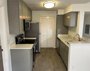 11568 Westwood Boulevard - Photo Thumbnail 9