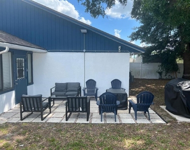 202 Village View Lane - Photo Thumbnail 8