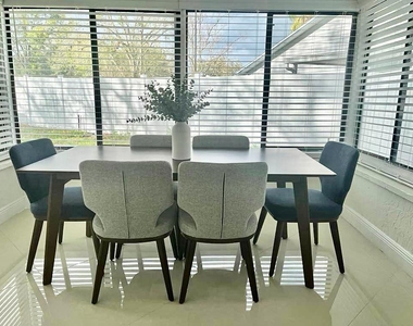 202 Village View Lane - Photo Thumbnail 3