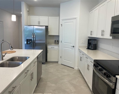 11308 Pinot Drive - Photo Thumbnail 8