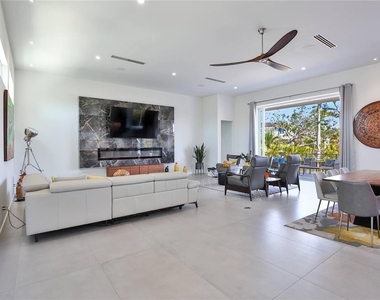 3939 Higel Avenue - Photo Thumbnail 4