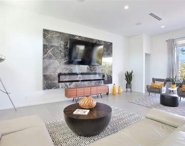 3939 Higel Avenue - Photo Thumbnail 6