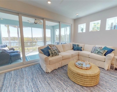 387 Aruba Circle - Photo Thumbnail 8