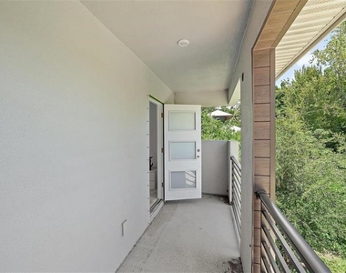 2587 Temple Street - Photo Thumbnail 21