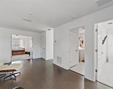 2587 Temple Street - Photo Thumbnail 14