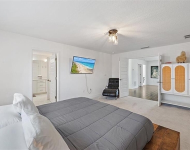 2587 Temple Street - Photo Thumbnail 10