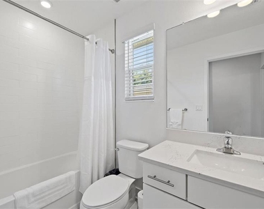 2587 Temple Street - Photo Thumbnail 17