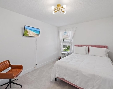 2587 Temple Street - Photo Thumbnail 15