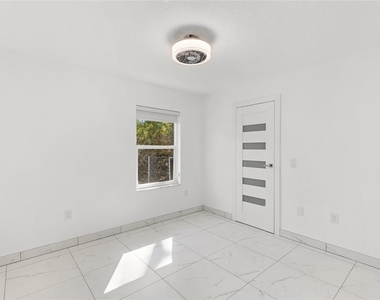 4485 Hansard Avenue - Photo Thumbnail 20