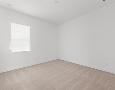 13744 Old Creek Court - Photo Thumbnail 24
