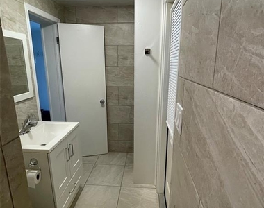 828 S Tuttle Avenue - Photo Thumbnail 16