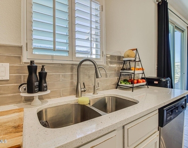 12257 Desert Dove Avenue - Photo Thumbnail 13
