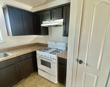 9228 San Lorenzo Avenue - Photo Thumbnail 5