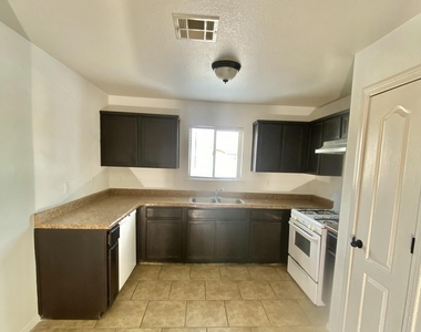 9228 San Lorenzo Avenue - Photo Thumbnail 6